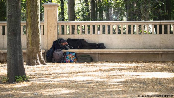 Συστάσεις στους Δήμους για την προστασία των αστέγων ενόψει καύσωνα