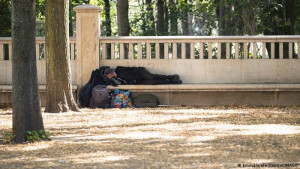 Συστάσεις στους Δήμους για την προστασία των αστέγων ενόψει καύσωνα