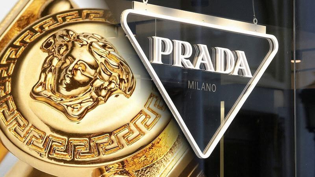 Prada: Προς mega deal με εξαγορά της Versace έναντι €1,5δισ.
