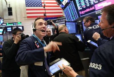 Η Wall Street αψηφά την Όμικρον-Νέο ρεκόρ ο S&amp;P 500