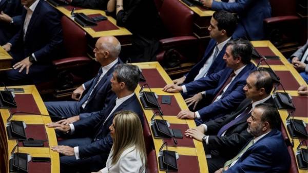 Μήπως ετοιμάζονται εκπλήξεις από το ΚΙΝΑΛ εν όψει Προεδρικής εκλογής;