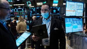 Wall Street: «Βίοι αντίθετοι» για S&amp;P 500-Nasdaq και Dow Jones