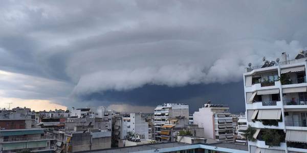 Περιοχές χωρίς ρεύμα από την κακοκαιρία στην Αττική
