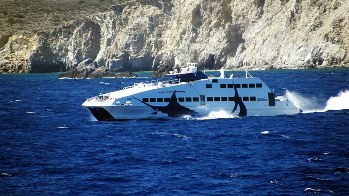 Μήλος: Εντοπίστηκαν 124 αλλοδαποί σε θαλαμηγό