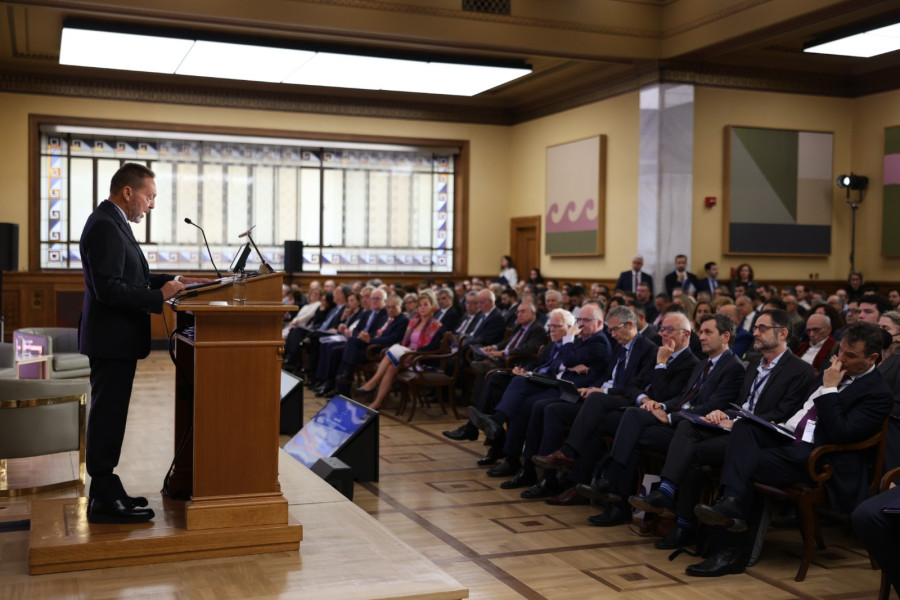 Στουρνάρας: 10 διδάγματα απ'την κρίση χρέους-Τα ερωτήματα για το μέλλον