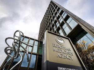 ΕΜΑ: Αίτημα Pfizer για τρίτη δόση στους άνω των 16
