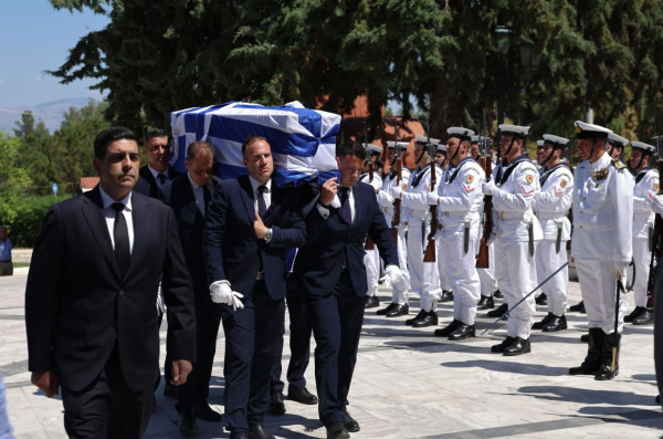 Στο κοιμητήριο Παπάγου το τελευταίο «αντίο» στον Γιώργο Σουφλιά (video)