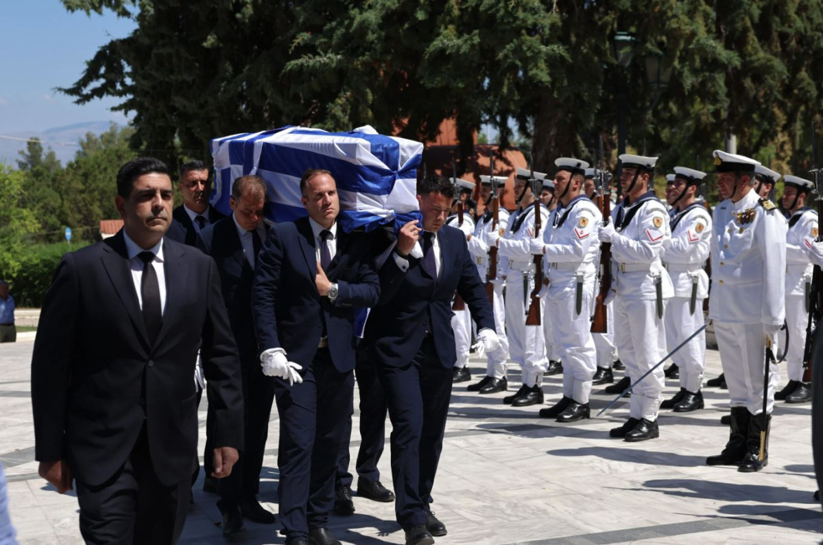 Στο κοιμητήριο Παπάγου το τελευταίο «αντίο» στον Γιώργο Σουφλιά (video)