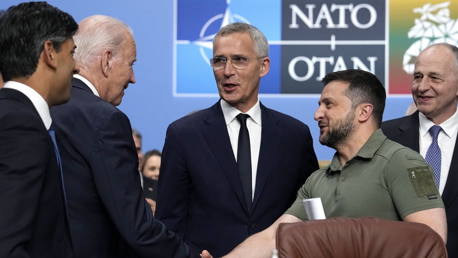 Πώς οι ηγέτες του ΝΑΤΟ «ηρέμησαν» τον Ζελένσκι