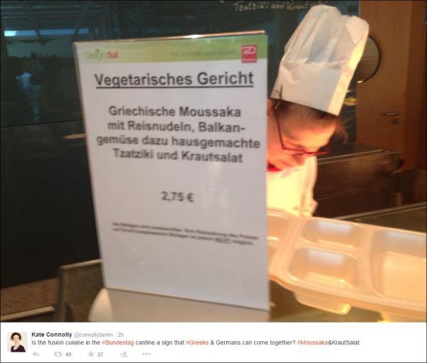 Γερμανική Βουλή: Σημάδι συμφωνίας; Μουσακάς και λαχανοσαλάτα στο κυλικείο!
