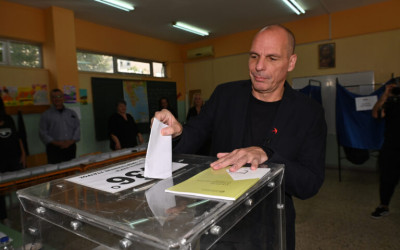Ψήφισε ο Βαρουφάκης: «Δεν υπάρχουν αδιέξοδα, ιδίως στην πολιτική»