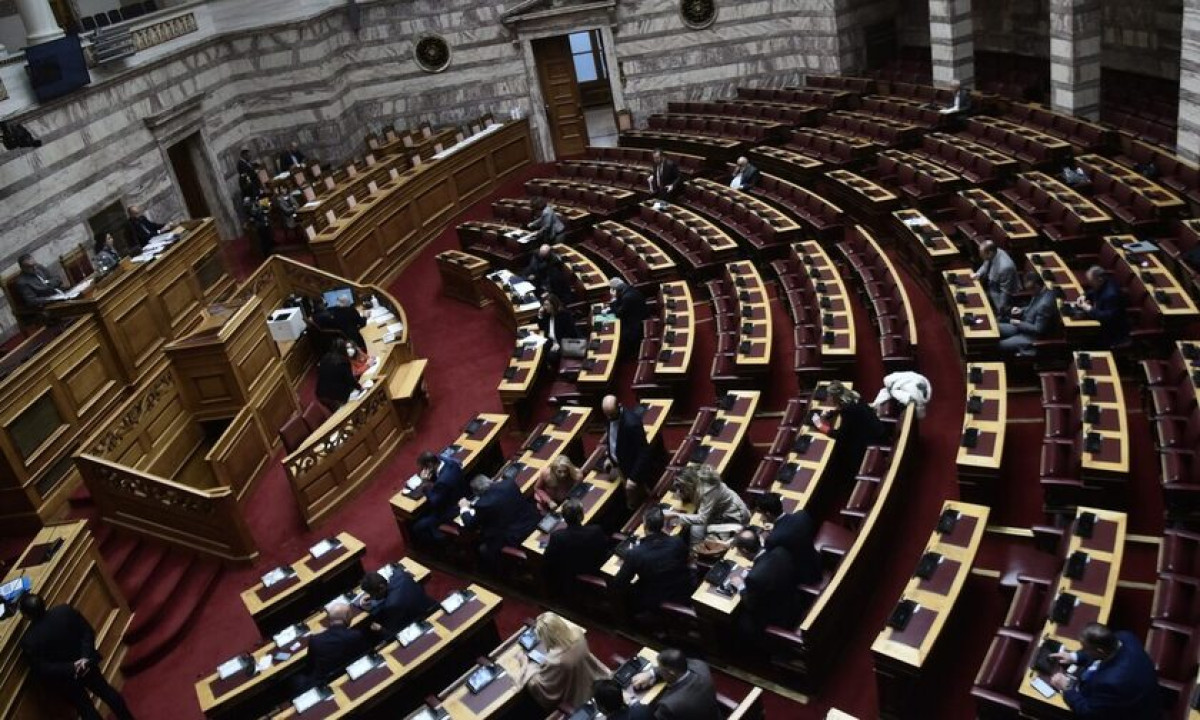 Εγκρίθηκε η τροπολογία για το έκτακτο επίδομα σε αστυνομικούς– λιμενικούς