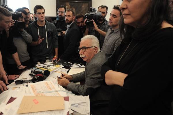 «Ντου» μαθητών στο γραφείο του Γαβρόγλου (video)
