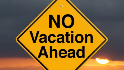Δημοσκόπηση: Το 51,6% των πολιτών δεν θα πάει διακοπές