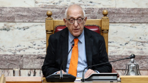 Κακλαμάνης: Μομφή σε Παπαδόπουλο και περικοπή βουλευτικής αποζημίωσης
