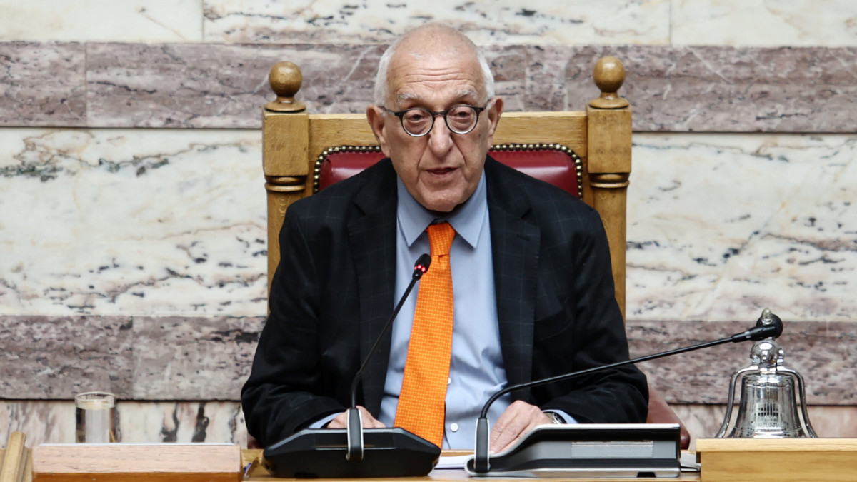Κακλαμάνης: Μομφή σε Παπαδόπουλο και περικοπή βουλευτικής αποζημίωσης