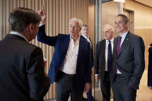 Συνάντηση Μητσοτάκη με Ντάιμον της JPMorgan: Η οικονομία και οι προκλήσεις της Ευρώπης