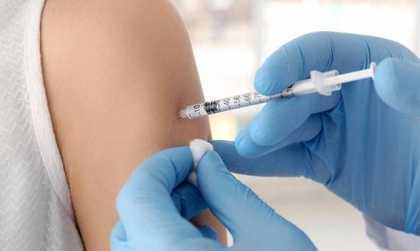 Παράταση των συνταγών του αντιγριπικού εμβολίου ζητούν οι φαρμακοποιοί