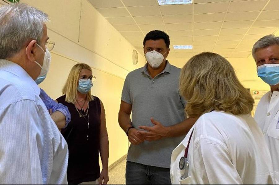 Κικίλιας: Στo Σισμανόγλειο με τον καθηγητή Π. Μπεχράκη