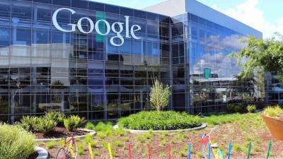 Η Google περιορίζει τις επισκέψεις στα γραφεία της