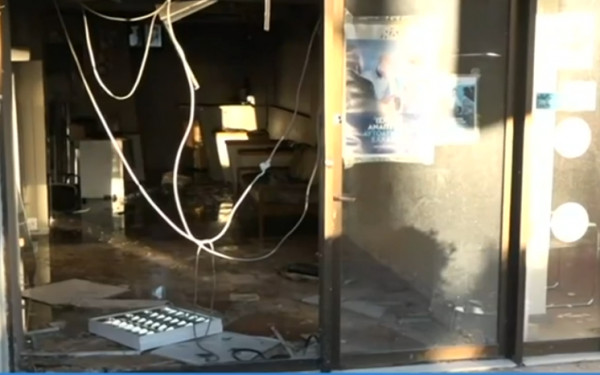 Επίθεση με γκαζάκια σε γραφεία της ΝΔ στην Πεύκη