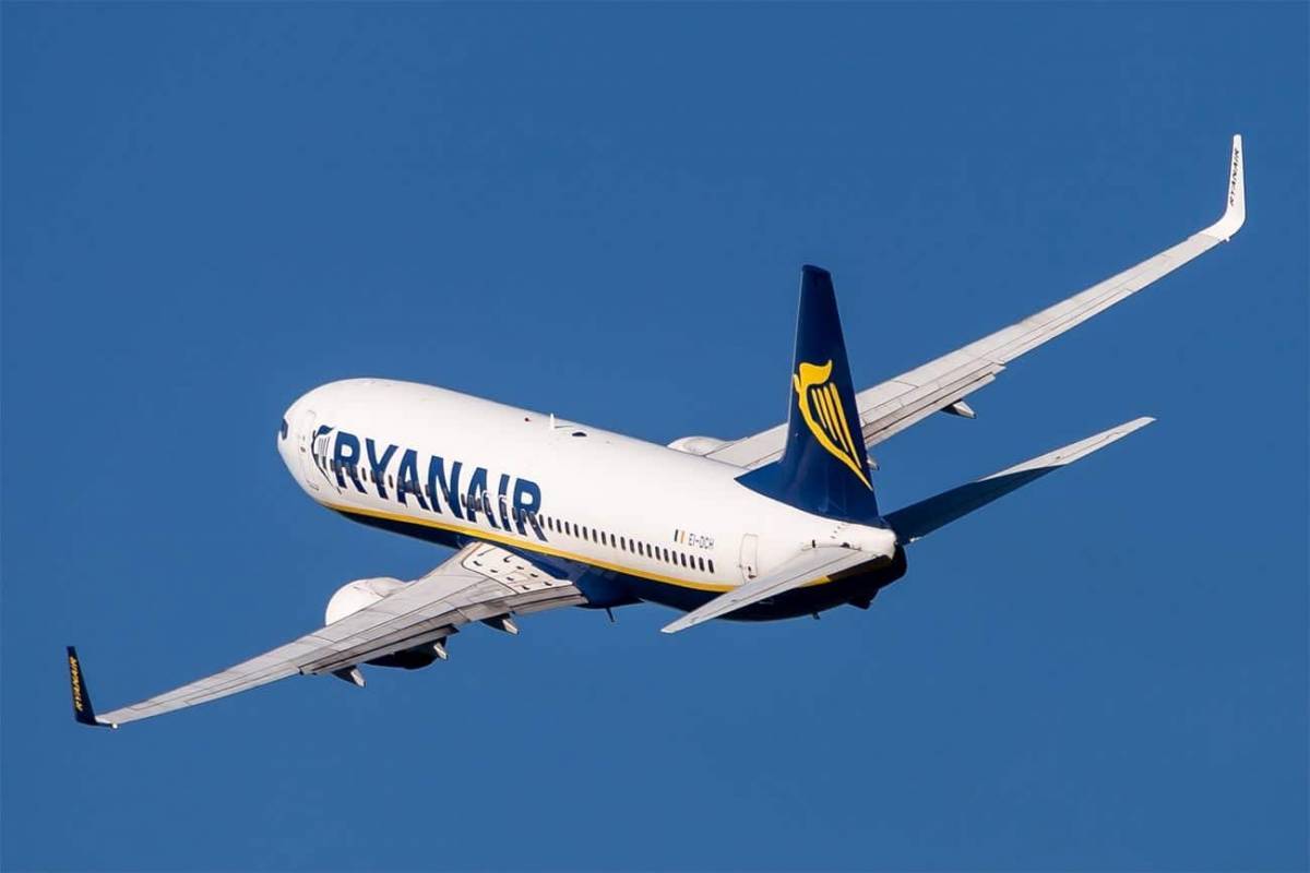 «Χαμηλότερες πτήσεις» στα κέρδη της Ryanair το β' τρίμηνο