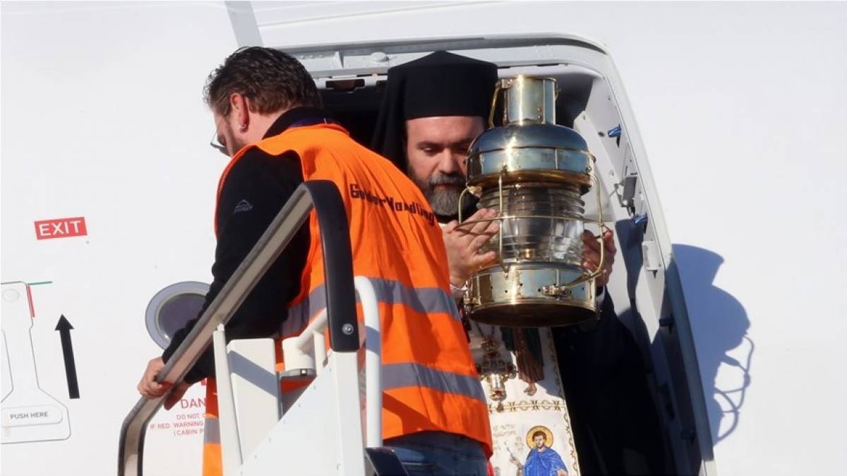 Στην Αθήνα το Άγιο Φως-Δεν θα διανεμηθεί στους πιστούς
