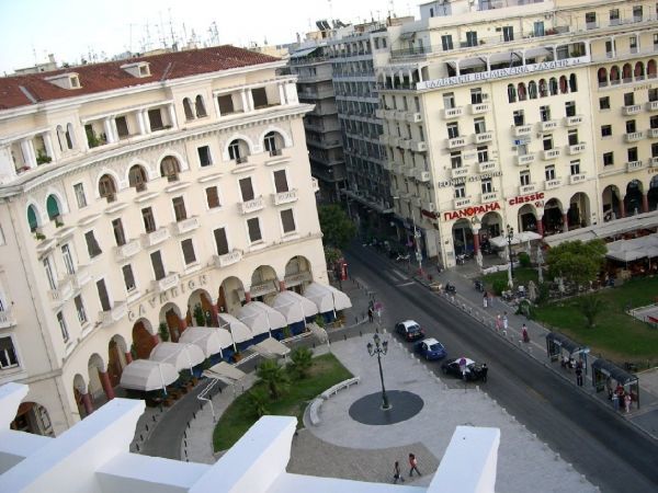 Περισσότερες από 7 Κυριακές τον χρόνο θέλει ανοιχτά τα καταστήματα ο δήμαρχος Γ. Μπουτάρης