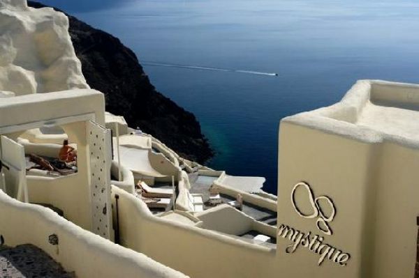 MYSTIQUΕ- Σαντορίνη: Στην κορυφή των ξενοδοχείων "σκαρφαλωμένων" στο βράχο