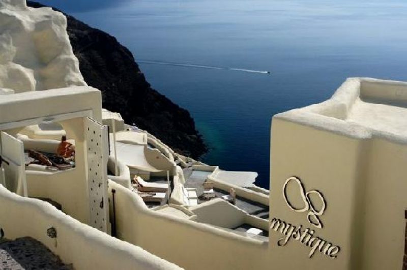 MYSTIQUΕ- Σαντορίνη: Στην κορυφή των ξενοδοχείων "σκαρφαλωμένων" στο βράχο