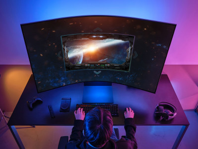 Η Samsung κυκλοφορεί την πρώτη κυρτή οθόνη gaming
