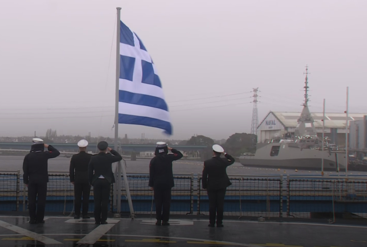 Υψώθηκε η ελληνική σημαία στην φρεγάτα «Κίμων» - Δένδιας: Η Ελλάδα εισέρχεται στη νέα ναυτική εποχή