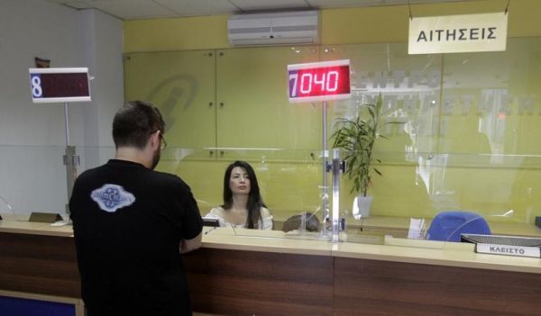 Χαμός για τα επιδόματα ανθρωπιστικής κρίσης
