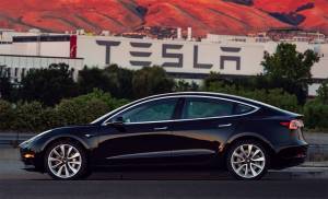 Tesla: Παρέδωσε 112.000 οχήματα το δ' τρίμηνο, ξεπερνώντας τις προσδοκίες