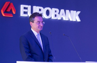 Η Eurobank ενισχύει τη συμμετοχή της στην Ελληνική Τράπεζα