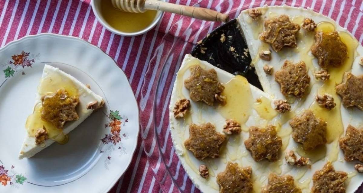 Τσίζ κέικ με μελομακάρονα