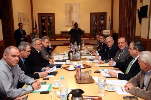 Εργοδότες – εργαζόμενοι: Θέλουν να προλάβουν την τρόικα