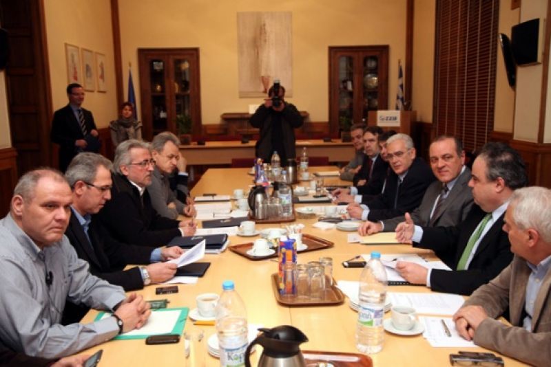 Εργοδότες – εργαζόμενοι: Θέλουν να προλάβουν την τρόικα