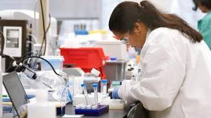ΗΠΑ: Συμφωνία με Sanofi και GSK για 50 εκατ. εμβόλια