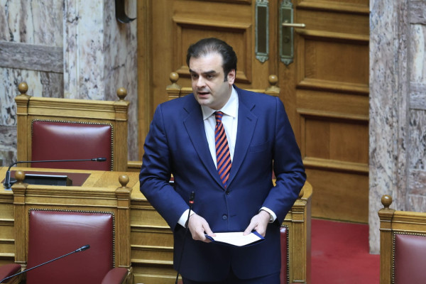 Πιερρακάκης: Αύξηση στο ακατάσχετο όριο των τραπεζικών λογαριασμών στα €1.600