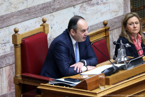 Βουλή: Ενός λεπτού σιγή για τους πεσόντες στα Ίμια