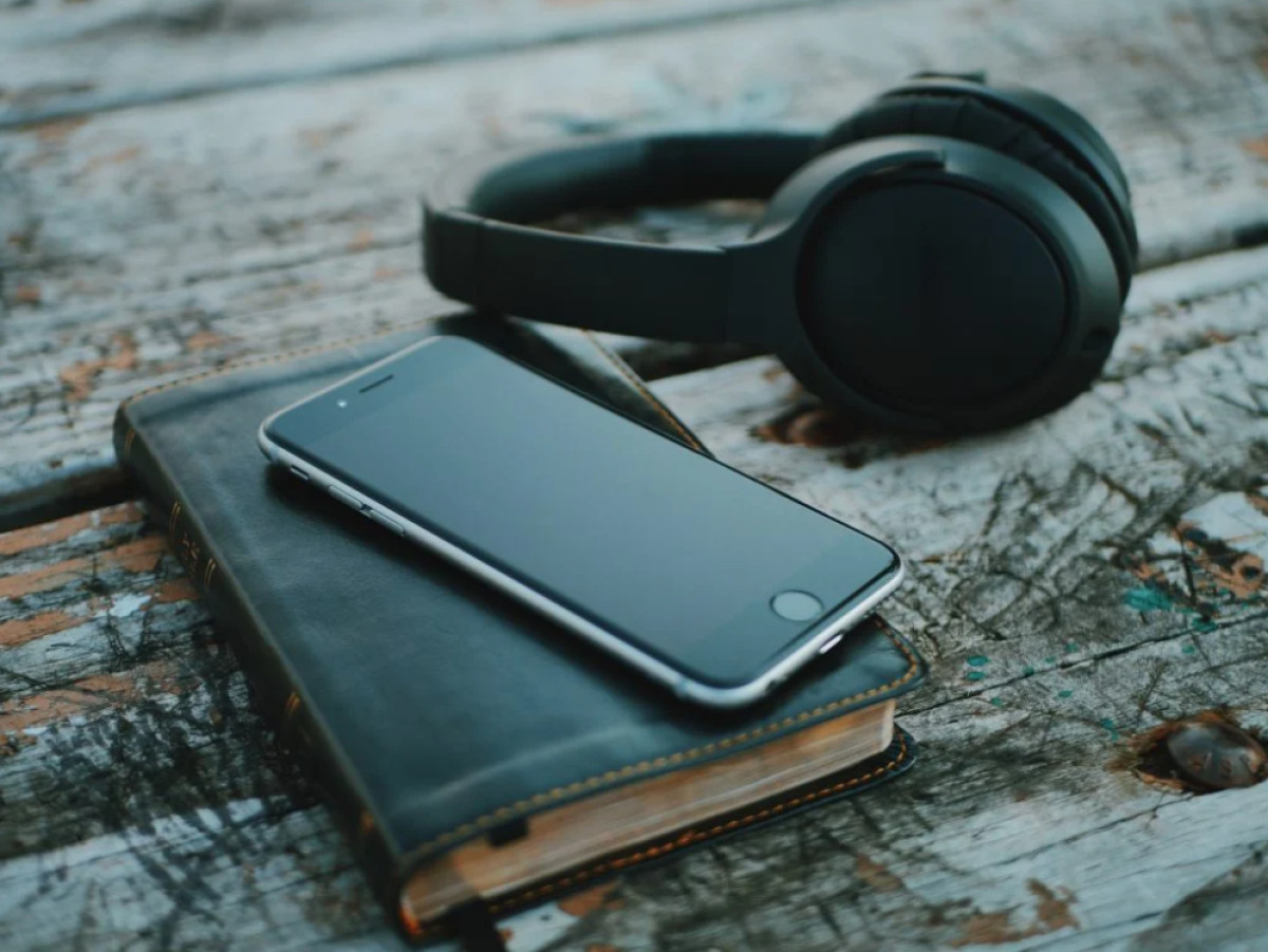 Η Key Books Διαβάζει για τους Άλλους: Τα audiobooks φτάνουν πιο μακριά από ποτέ με μια νέα εφαρμογή