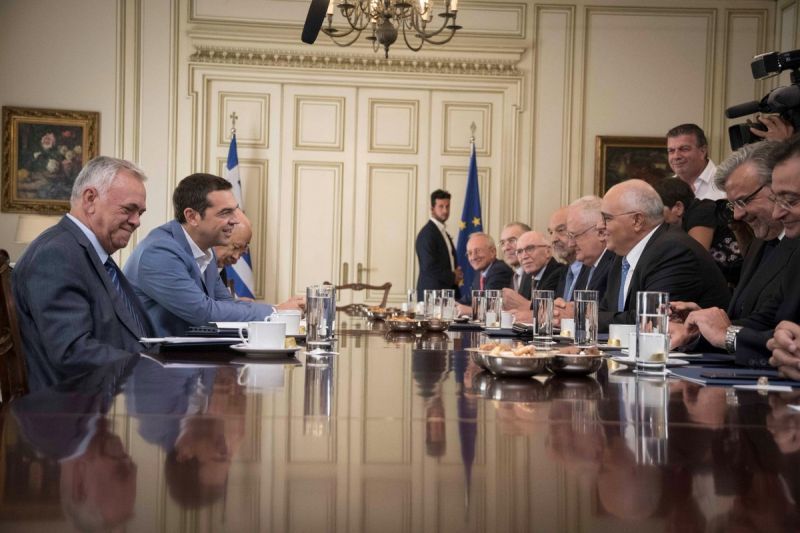 Σε ρυθμούς ΔΕΘ ο Τσίπρας... μοίρασε ανάπτυξη 2%