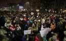 Ρουμανία: Σε «άτακτη υποχώρηση» τρέπουν την κυβέρνηση οι μαζικές διαδηλώσεις