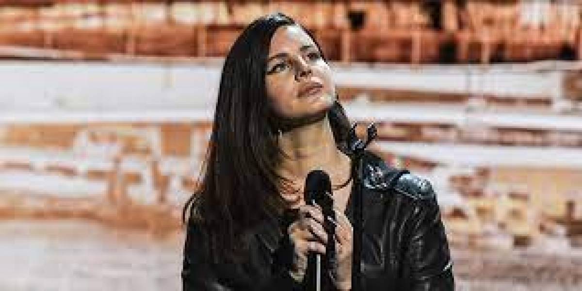 Lana Del Rey: Η αινιγματική pop star που «ξεπήδησε» από άλλη εποχή και κατέκτησε τον κόσμο