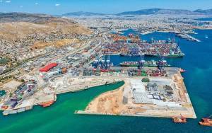 Πειραιάς: Κίνδυνος για σοβαρές ελλείψεις χωρίς άμεση επαναλειτουργία του λιμανιού