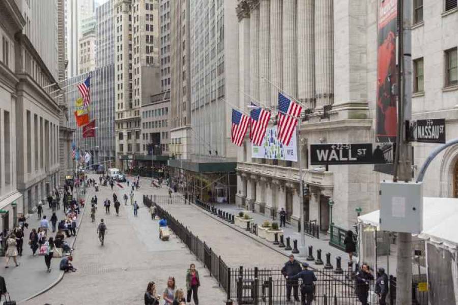 Wall Street: Ανοδικό ξεκίνημα με τραπεζική ώθηση