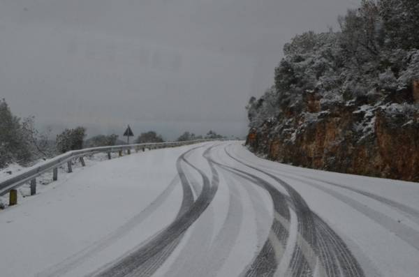 Χανιά: Προβλήματα στο ορεινό οδικό δίκτυο από τον παγετό