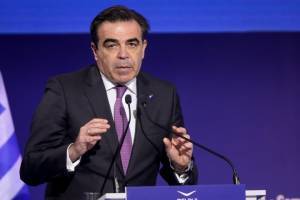 Σχοινάς: Μεταβαίνει στα ουγγρο-ουκρανικά σύνορα
