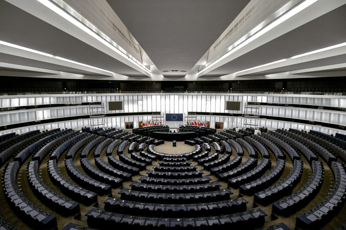 Σύγκρουση ΕΕ με αεροπορικές για αποζημιώσεις και χειραποσκευές